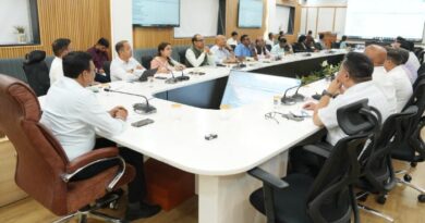 उत्तराखण्डः मुख्य सचिव आनन्द बर्द्धन ने ली सचिव समिति की बैठक